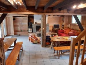 Posedenie v ubytovaní Gîte de Montagne "Les Ecorces" + 23 fotografií