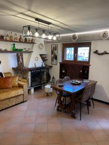 a living room with a table and a couch at Casa Vacanza Pescocostanzo in Pescocostanzo