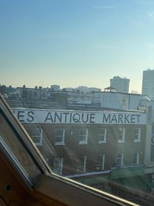 a building with a sign that reads its antiques market at Gateforth Flat-Lovely 1 Bed in the heart of Central London in London