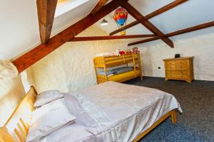 Postel nebo postele na pokoji v ubytování SAUNTON SANFIELD GRANGE 10 Bedrooms + 31 fotografií