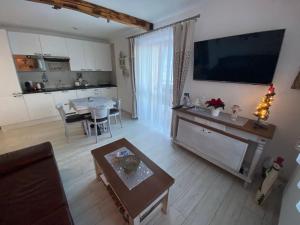 Cuisine ou kitchenette dans l'établissement Maliarik – Apartmán Deluxe