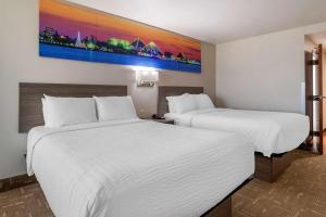Ліжко або ліжка в номері Clarion Pointe Galveston Seawall