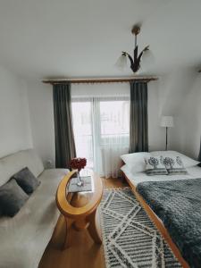 Postel nebo postele na pokoji v ubytování Pokoje u Dany Witów + 17 fotografií