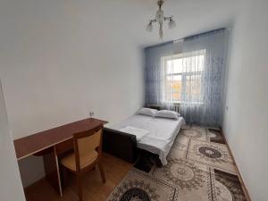 Ένα ή περισσότερα κρεβάτια σε δωμάτιο στο Уютная 3-х комн кв в ЖК