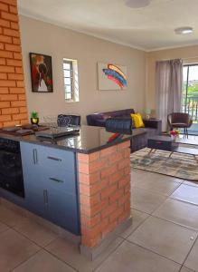A kitchen or kitchenette at Modern 2 bedroom at Waterfall Ridge-Midrand