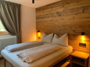 A bed or beds in a room at Casa Angelinat