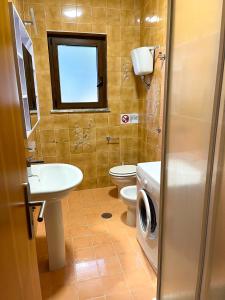 A bathroom at NaturAmare Apartments Palinuro