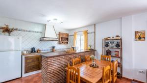 A kitchen or kitchenette at Chalet Algar by Ruralidays
