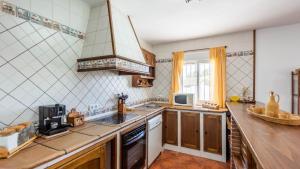 A kitchen or kitchenette at Chalet Algar by Ruralidays