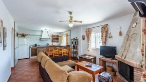 A kitchen or kitchenette at Chalet Algar by Ruralidays