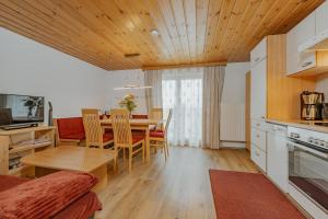 A kitchen or kitchenette at Haus Wilma