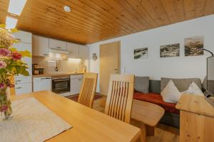A kitchen or kitchenette at Haus Wilma