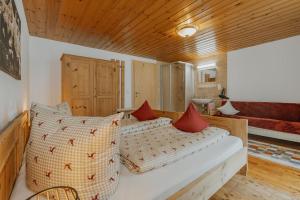 a bedroom with two beds with red pillows at Haus Wilma in Schruns