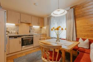 A kitchen or kitchenette at Haus Wilma