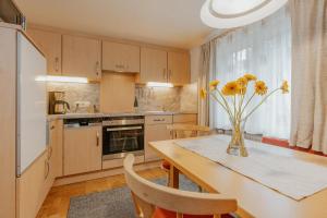 A kitchen or kitchenette at Haus Wilma