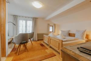 A bed or beds in a room at Haus Wilma