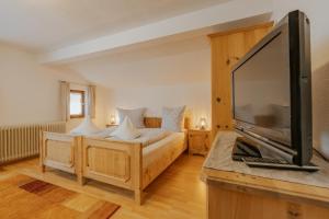 A bed or beds in a room at Haus Wilma