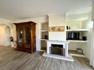 Μια τηλεόραση ή/και κέντρο ψυχαγωγίας στο Albufeira Central 4 by Homing