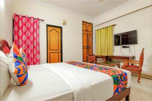 Katil atau katil-katil dalam bilik di FabHotel Singh Suite