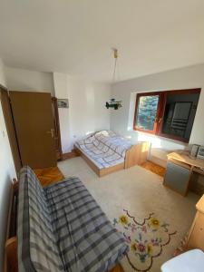 Voodi või voodid majutusasutuse Simsir villa Novi Sad wifi toas