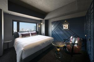 Un pat sau paturi într-o cameră la Mercure Tokyu Stay Osaka Namba