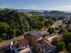 an aerial view of a city with buildings and trees at Studio Oslo byPMM in Plovdiv