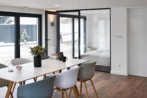 Zdjęcie z galerii obiektu Superbe logement indépendant très lumineux avec terrasse de 30 m2, 10 min de l'aéroport Bâle Mulhouse Freiburg, 15 min de Bâle, 20 min de Mulhouse et 10 min à pieds de la gare de Sierentz w mieście Sierentz