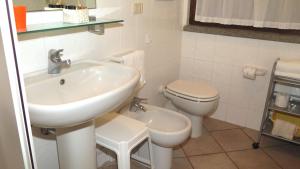 a bathroom with a sink and a toilet at Residenza Turistico Alberghiera Corallo in Castiglione della Pescaia