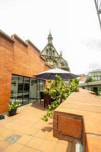 Budova, kde se hotel nachází + 9 fotografií