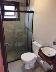 a bathroom with a shower and a toilet and a sink at Casa em condomínio na Barra Grande 350m da praia da Ponta do Mutá in Marau