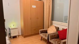 Gallery image of Joensuu city center, WIFI internet, prime location heart of center, Big 69 sq apartment, free parking, king bed, electric car station, beautiful, relaxing, fully furnished, Big TV 55', 2 bedroom and one big living hall room in Joensuu