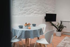 Televízia a/alebo spoločenská miestnosť v ubytovaní Apartamento Zurriola by SanSe Holidays