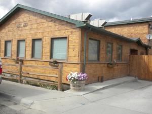 Gallery image of Cowboy's Lodge in Gardiner