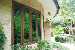 Κήπος έξω από το Forest falls Garden Maerim Chiangmai ตาดปลาแคมป์ออร์แกนิคฟาร์มสเตย์เชียงใหม่
