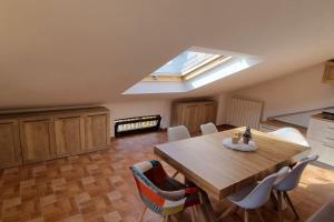 a kitchen with a table with chairs and a skylight at Il nido in Castel di Sangro