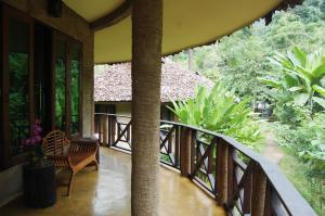 Μπαλκόνι ή βεράντα στο Forest falls Garden Maerim Chiangmai ตาดปลาแคมป์ออร์แกนิคฟาร์มสเตย์เชียงใหม่