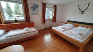 A bed or beds in a room at Easy Home Johanna - Central Kirchberg