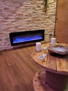 a living room with a table and a fireplace at Le Spa de la Cathédrale - Jacuzzi - Sauna - Champagne - Netflix - Wifi in Troyes