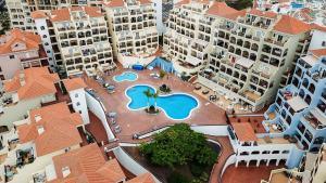 Bazén v ubytování Luxury 2 bedroom apartment in Los Cristianos nebo v jeho okolí
