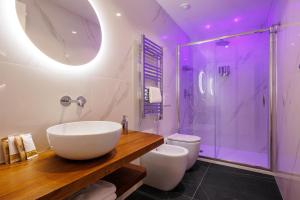 a bathroom with a sink and a shower and a toilet at SM Mellini Relais B&B in Rome