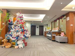 Lobi atau kawasan kaunter penerimaan di Jung Shin Hotel