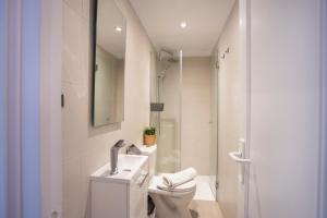 Kúpeľňa v ubytovaní 1007 Apartamento planta baja Lago San Maurici by homeselectspain