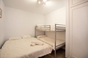 Posteľ alebo postele v izbe v ubytovaní 1007 Apartamento planta baja Lago San Maurici by homeselectspain