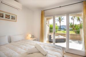 Posteľ alebo postele v izbe v ubytovaní 1007 Apartamento planta baja Lago San Maurici by homeselectspain