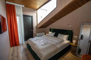 Postel nebo postele na pokoji v ubytování Hotel Old Tbilisi 5 rooms