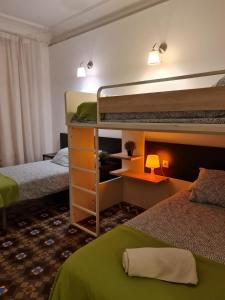 Postel nebo postele na pokoji v ubytování Big Apartment Barcelona Gran via
