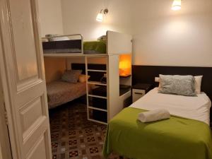 Postel nebo postele na pokoji v ubytování Big Apartment Barcelona Gran via