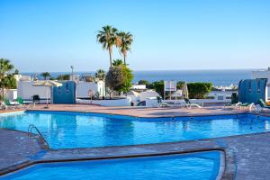 Bazén v ubytování Sky and Sea Loma Verde, pool and terrace with sea view nebo v jeho okolí