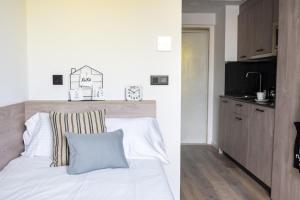 Posteľ alebo postele v izbe v ubytovaní Micampus Alicante Student Residence