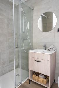 a bathroom with a shower and a sink and a mirror at Micampus Alicante in San Vicente del Raspeig